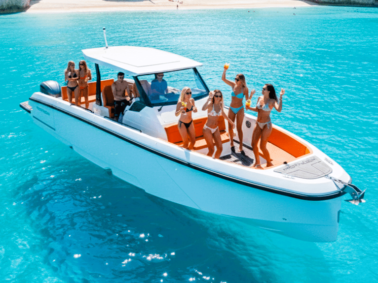 Zakynthos-Hen-Do-Boat-Party-Protagon-33-LTZ